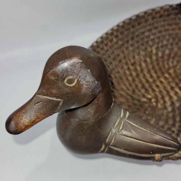 Vintage Wooden Duck Wicker Basket Wood Head Tail 9" x 14" - Picture 5 of 6